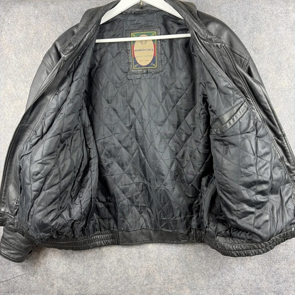 VINTAGE MEMBERS ONLY Black Leather Jacket Lined Size Mens L Motorcycle Bomber
